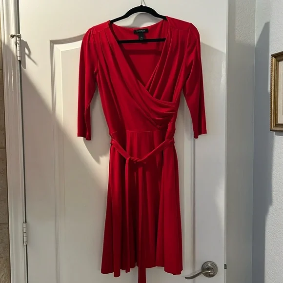 white house black market red dress white House Size 00 pink/red/black/gray Floral Pre-Owned Ladies Dress